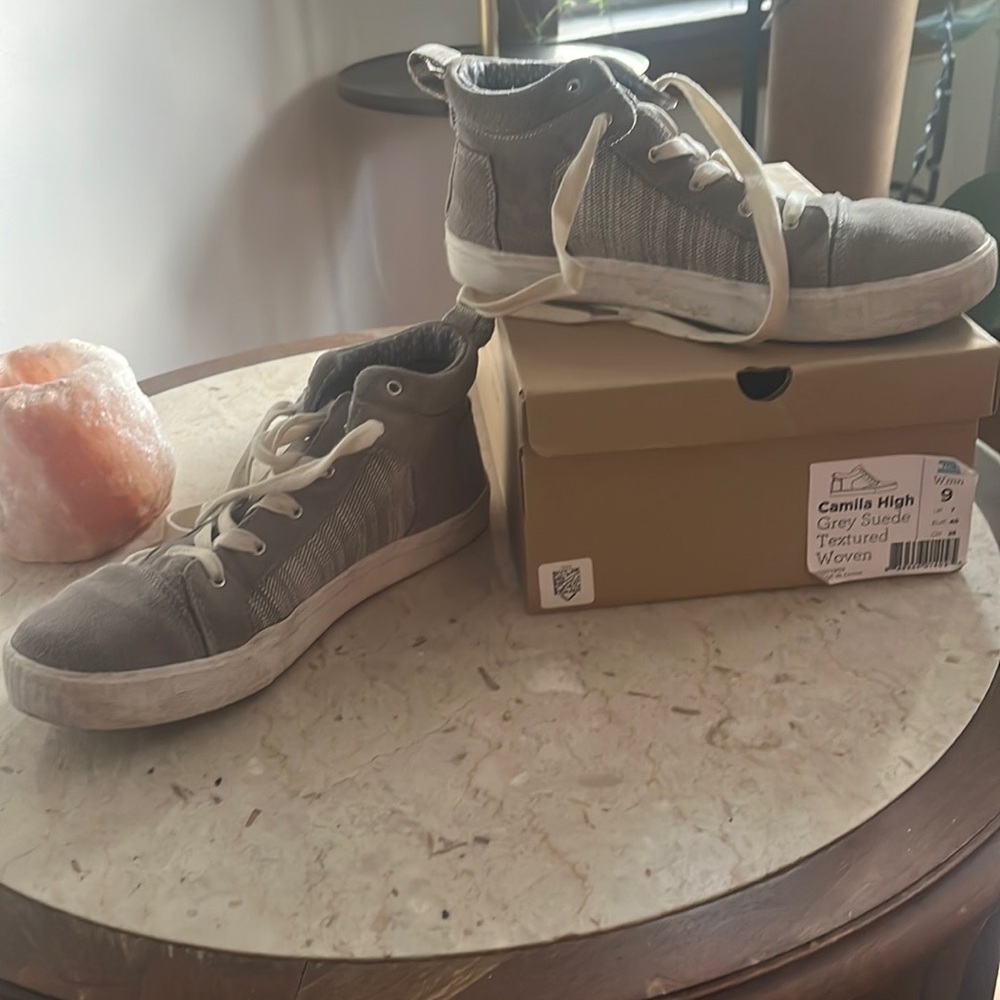 TOMS high top sneakers size 9